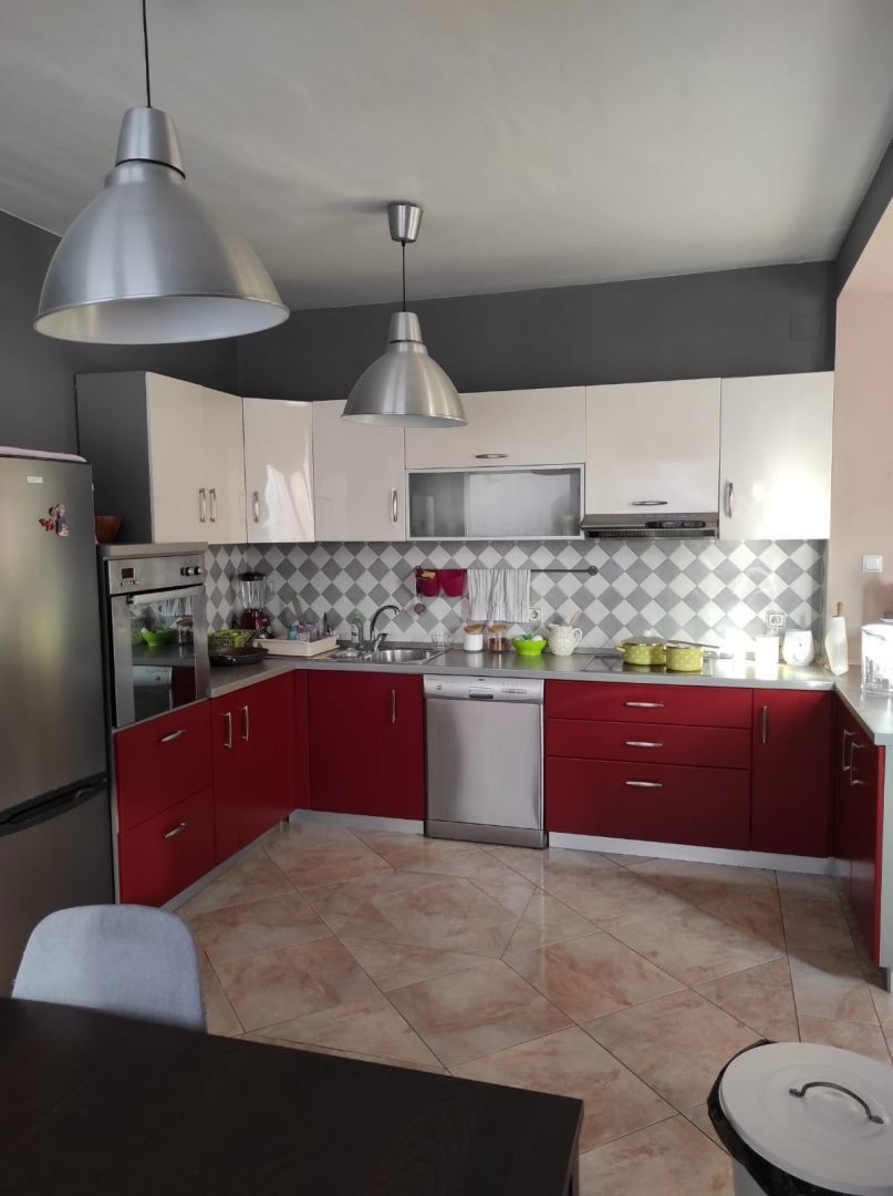 Apartmajska hiša s tremi apartmaji in garsonjero, Pula