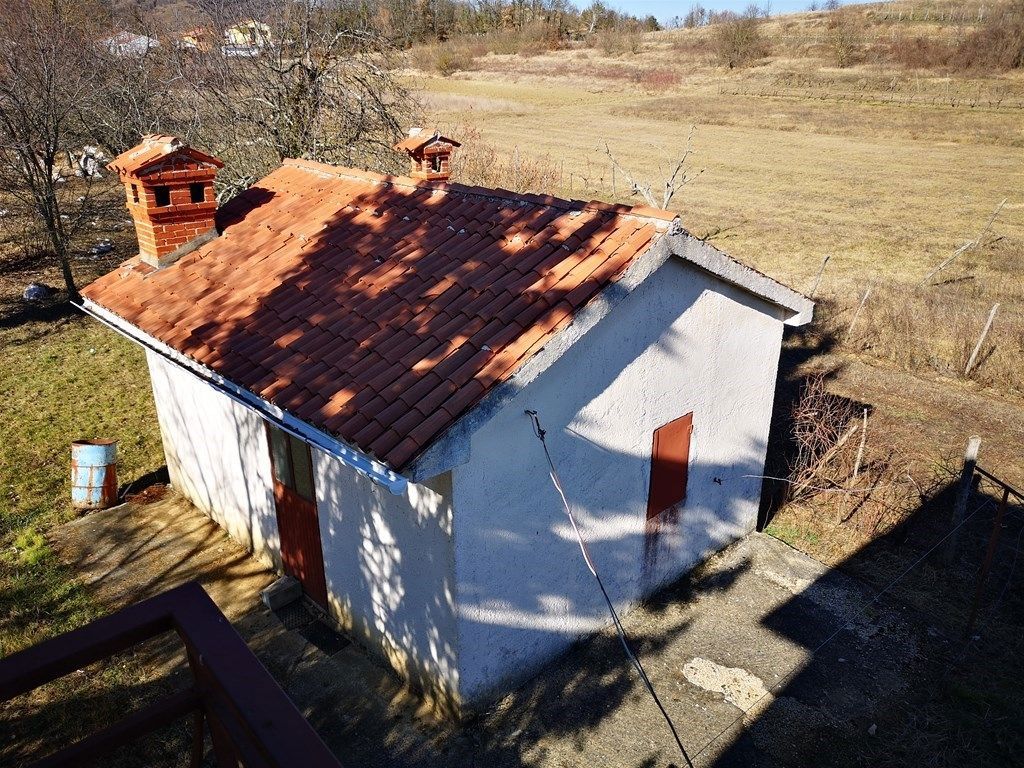 Družinska hiša z zazidljivo parcelo, Pićan
