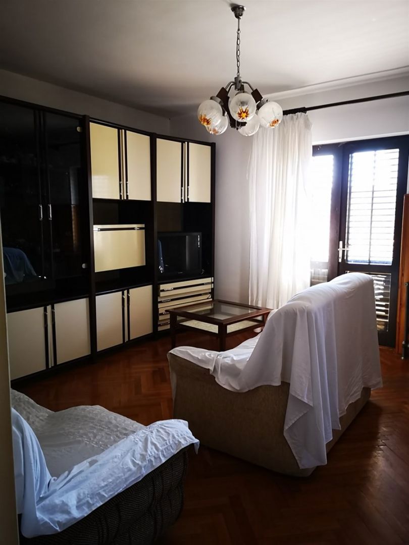 Družinska hiša z zazidljivo parcelo, Pićan