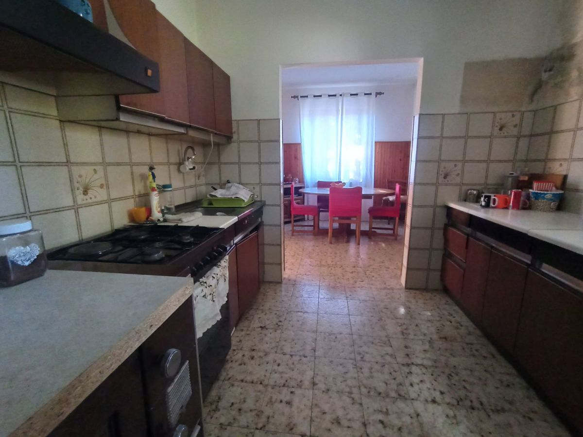 Družinska hiša z zazidljivo parcelo, Pićan