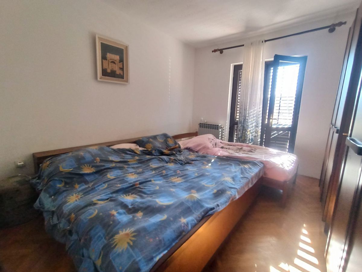 Družinska hiša z zazidljivo parcelo, Pićan
