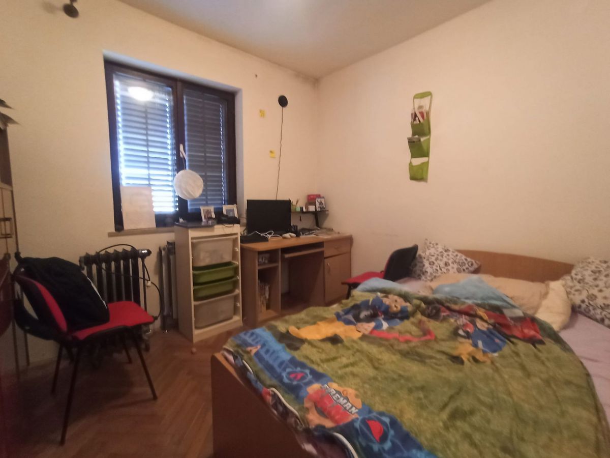 Družinska hiša z zazidljivo parcelo, Pićan