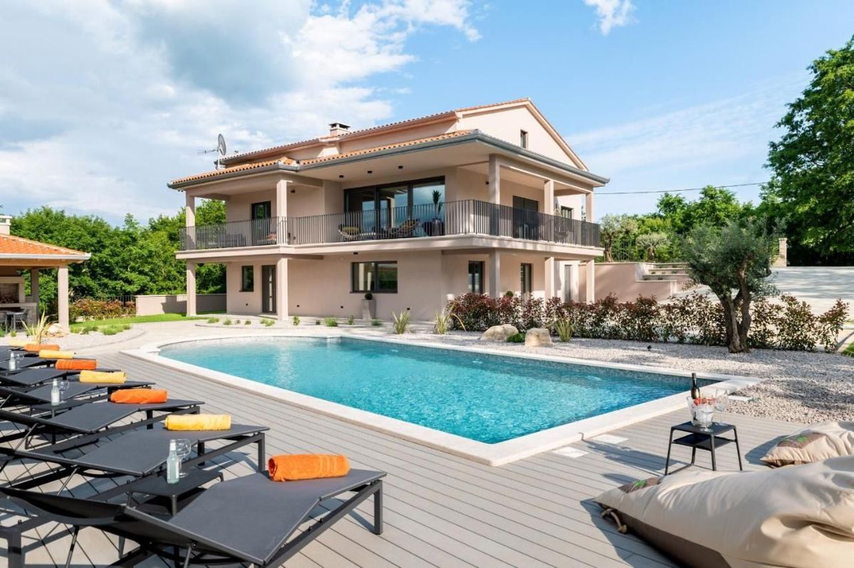 Hiša Labin, 350m2
