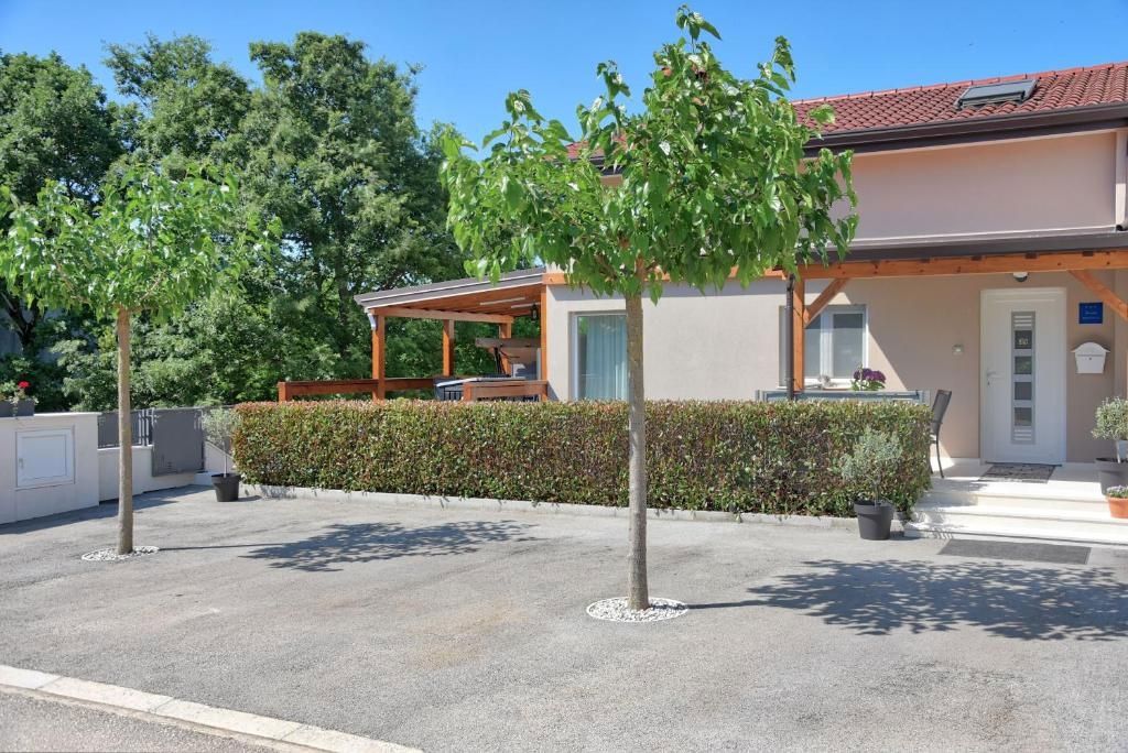 Hiša z dvema stanovanjskima enotama blizu morja, Poreč