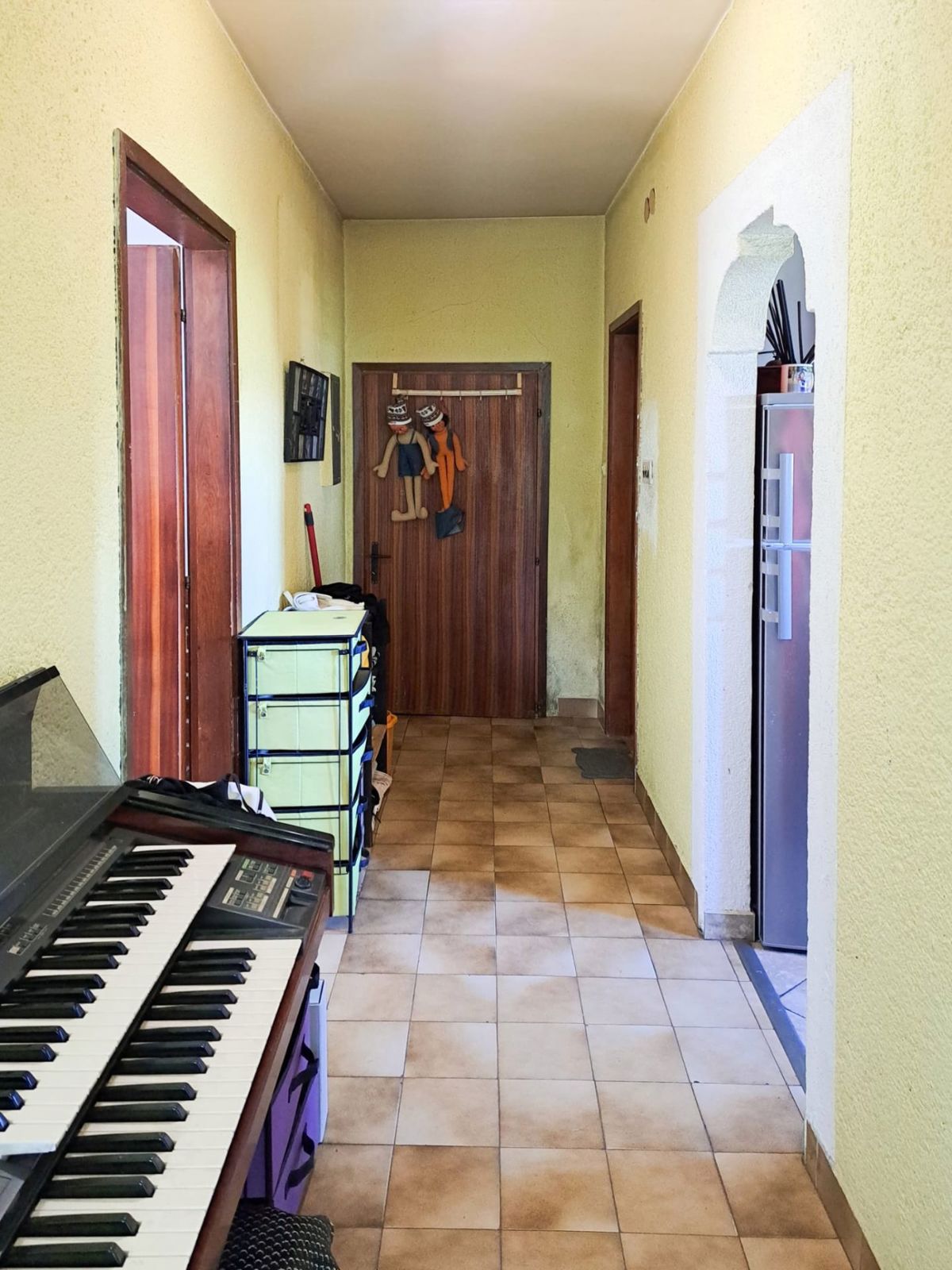 Samostojna hiša za adaptacijo s pogledom na Motovun