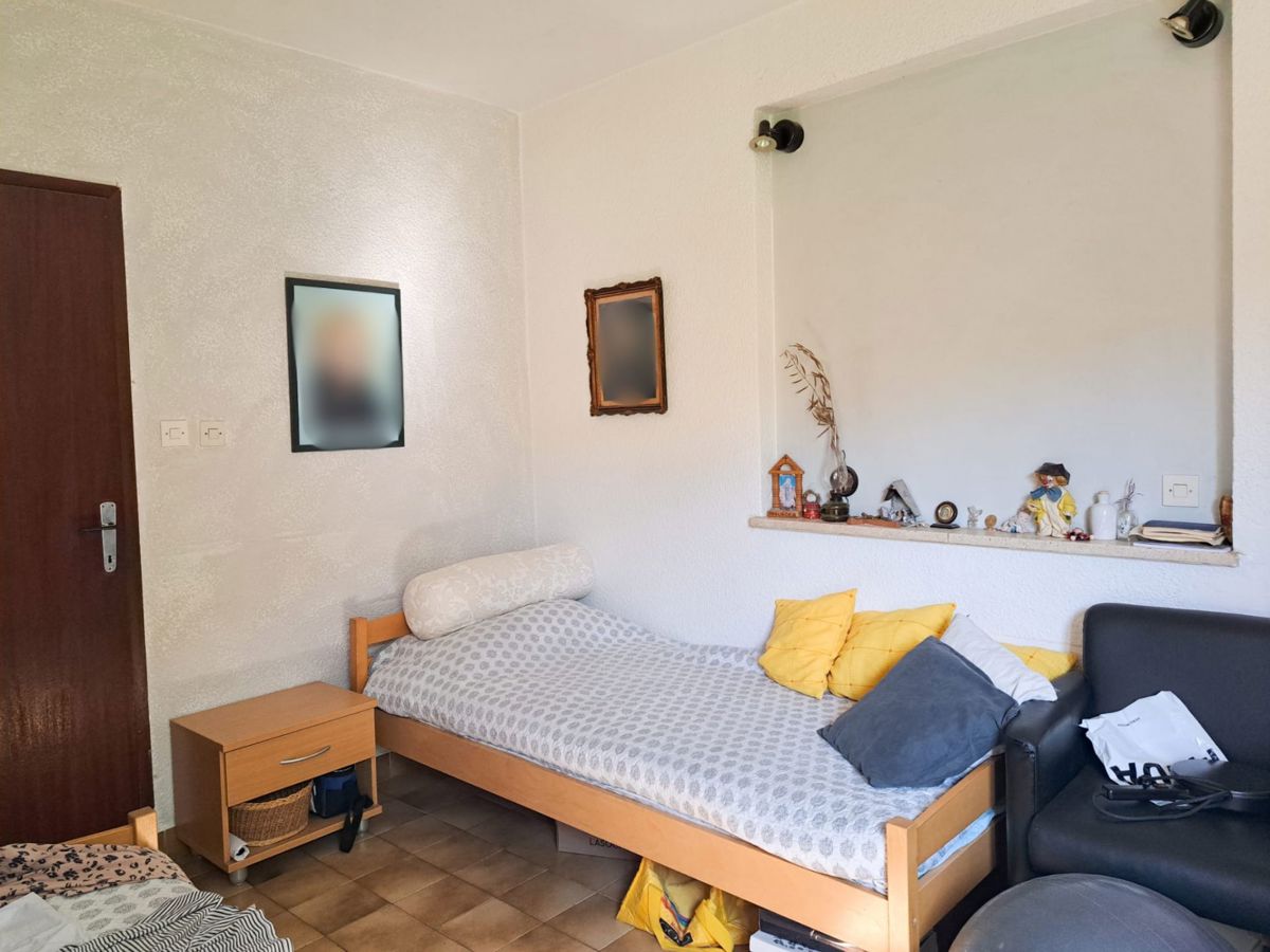Samostojna hiša za adaptacijo s pogledom na Motovun
