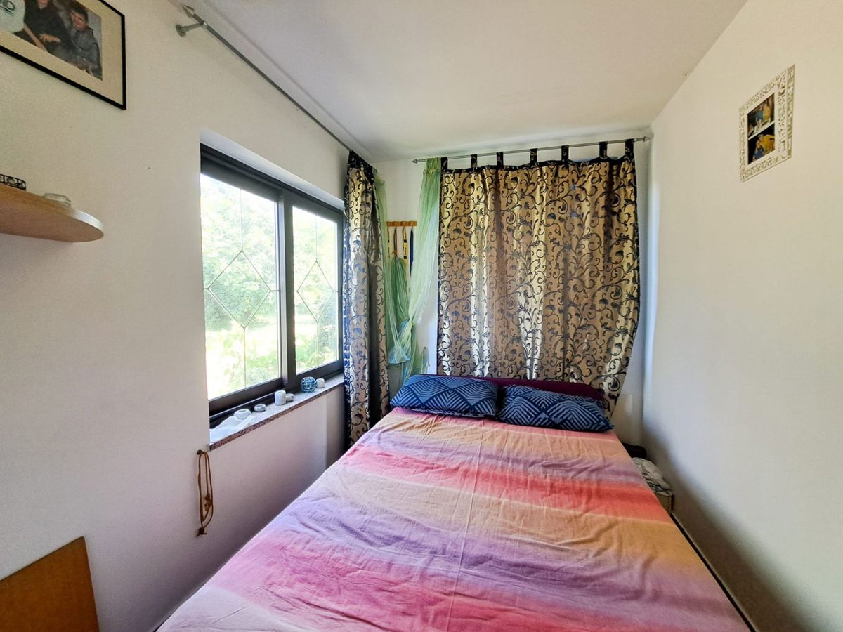 Samostojna hiša za adaptacijo s pogledom na Motovun