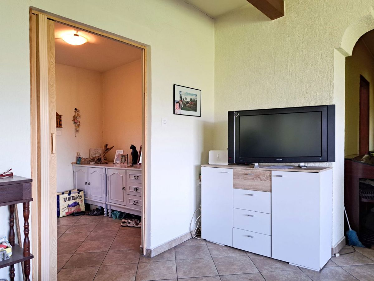 Samostojna hiša za adaptacijo s pogledom na Motovun