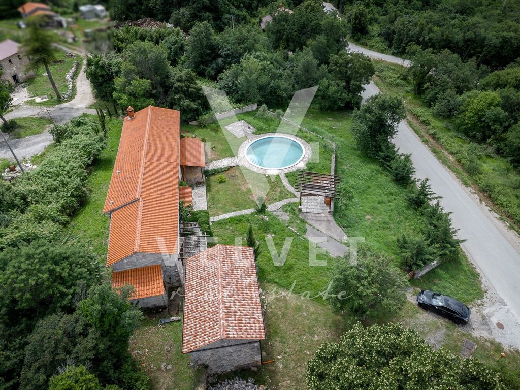 Istra, Lupoglav Avtohtona istrska kamnita vila