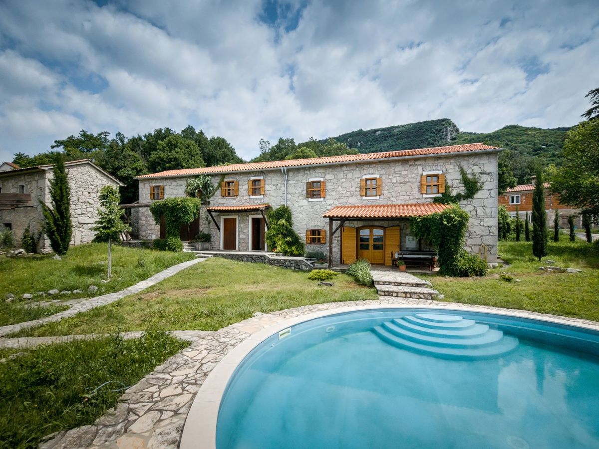 Istra, Lupoglav Avtohtona istrska kamnita vila