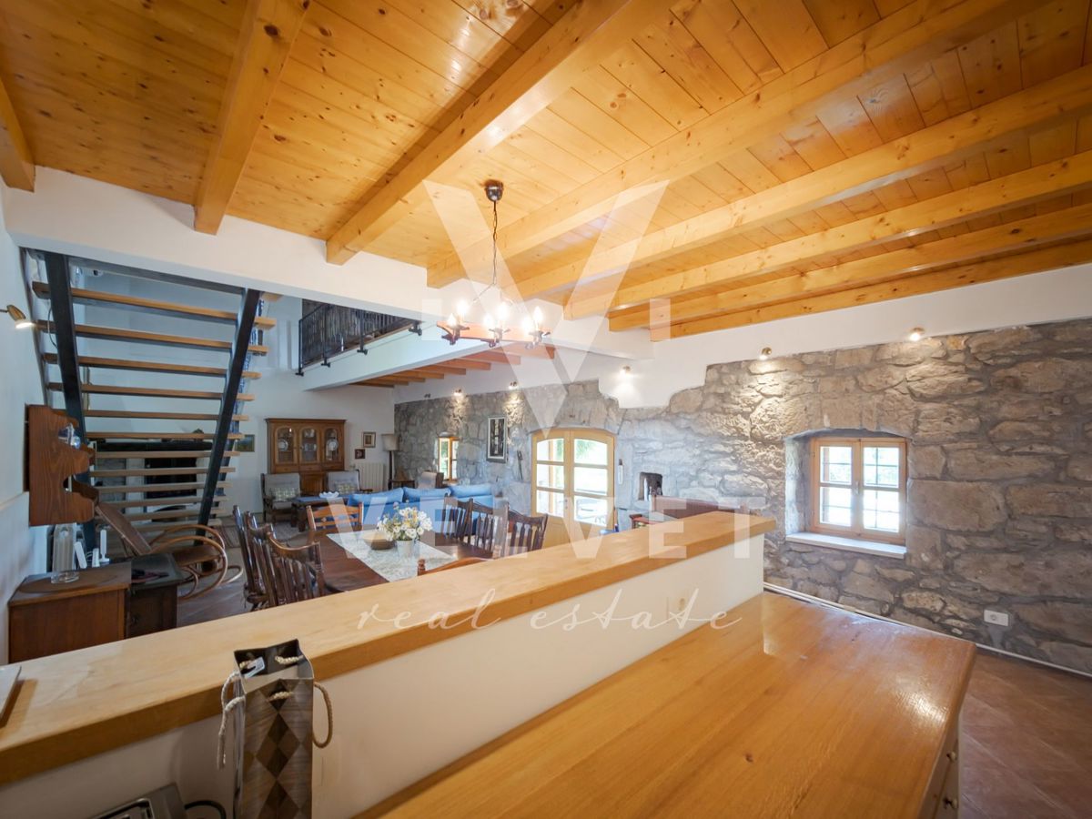 Istra, Lupoglav Avtohtona istrska kamnita vila
