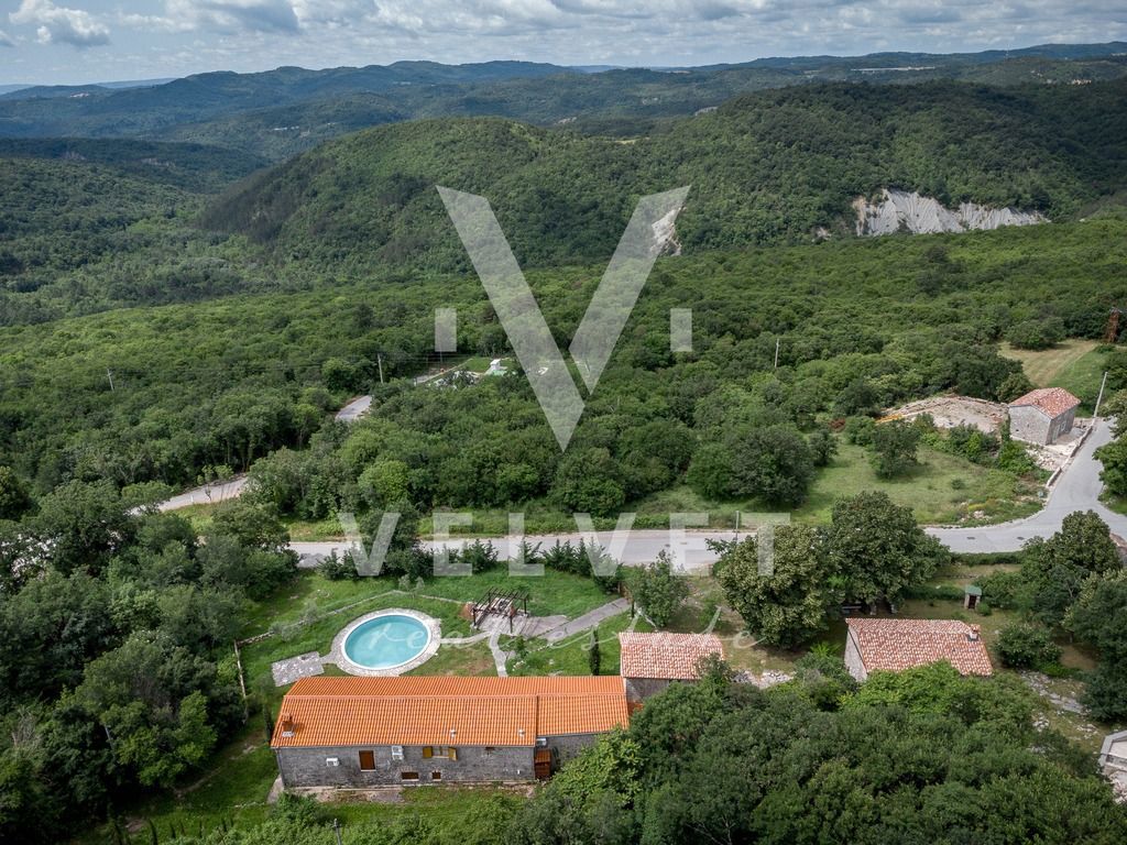 Istra, Lupoglav Avtohtona istrska kamnita vila