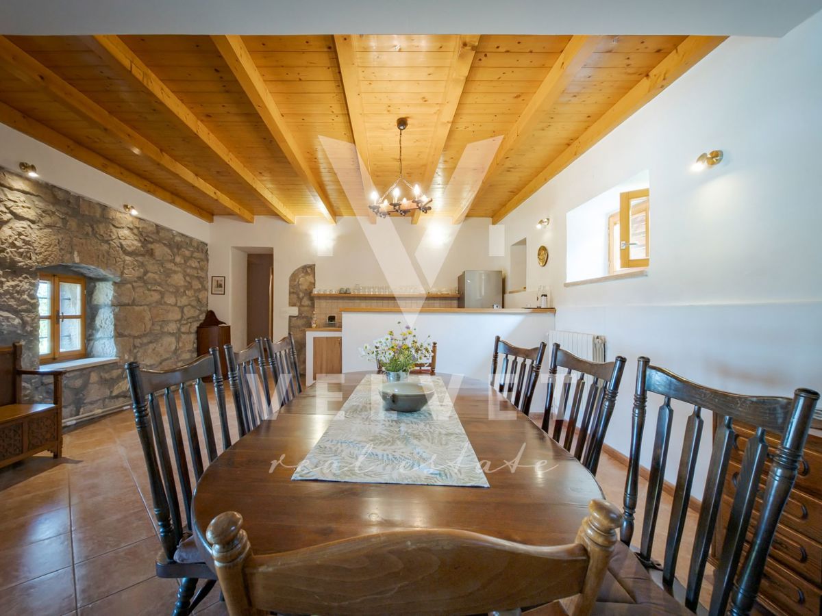 Istra, Lupoglav Avtohtona istrska kamnita vila