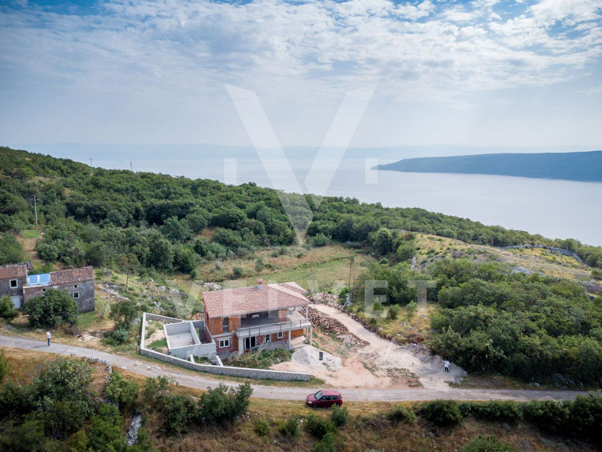Hiša v izgradnji s pogledom na morje, Plomin