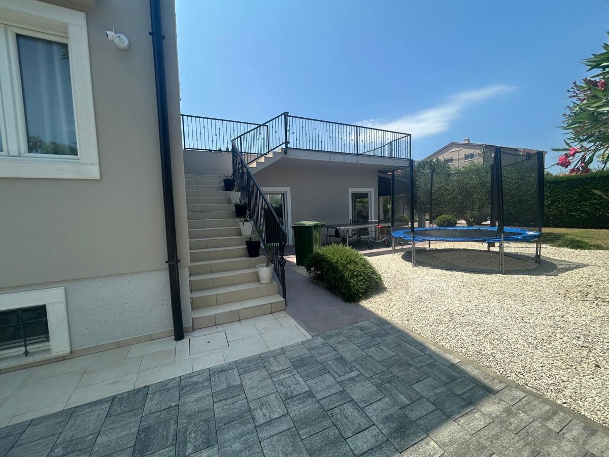 Hiša Medulin, 300m2