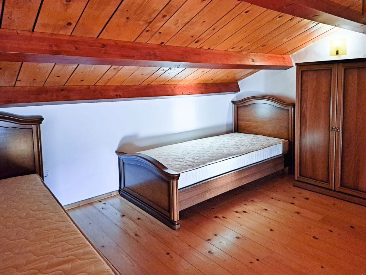 Očarljiva kamnita hiša v nizu, Ližnjan