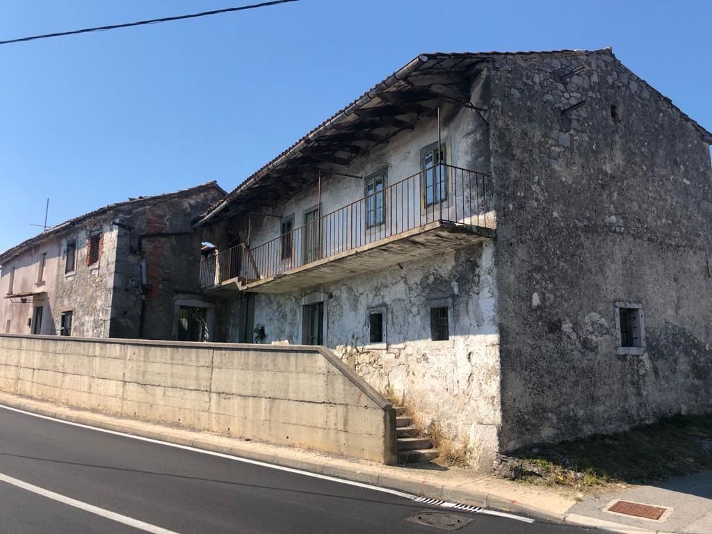Projekt 6 podeželskih hiš z bazenom in dodatnimi objekti, širše območje Matulj