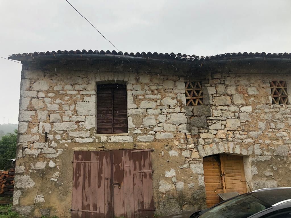 Projekt 6 podeželskih hiš z bazenom in dodatnimi objekti, širše območje Matulj