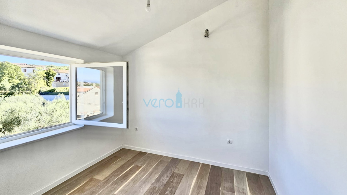 Malinska, okolica, Enosobno stanovanje 39m2 v drugem nadstropju s pogledom na morje, prodamo