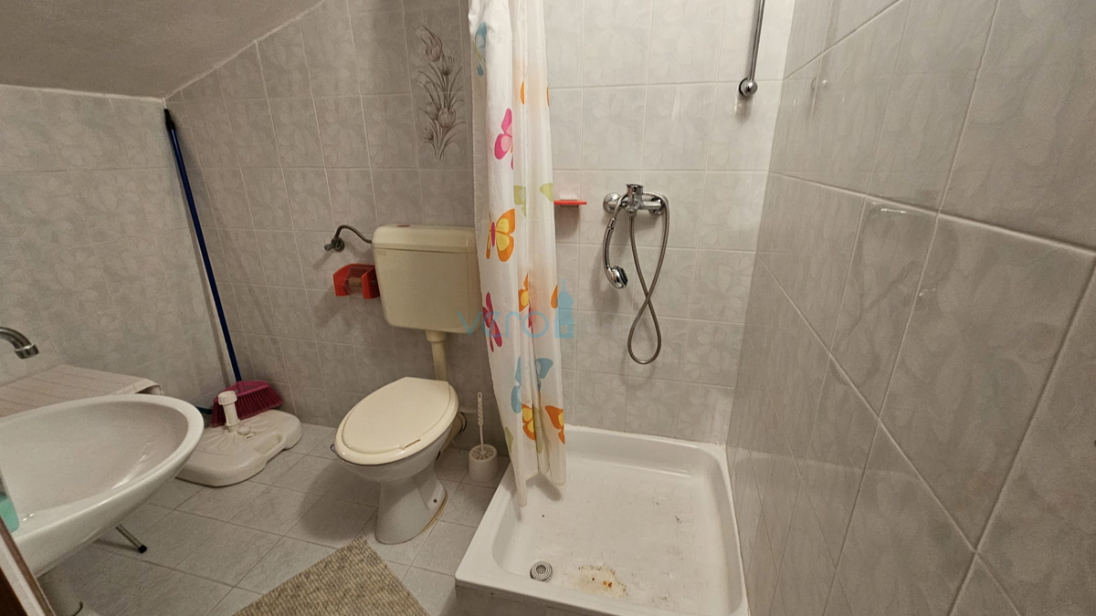 Njivice, otok Krk, Samostoječa hiša z dvoriščem in pogledom na morje, prodaja