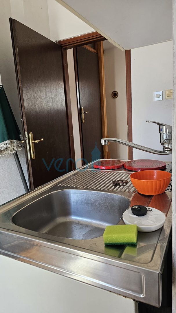 Njivice, otok Krk, Samostoječa hiša z dvoriščem in pogledom na morje, prodaja