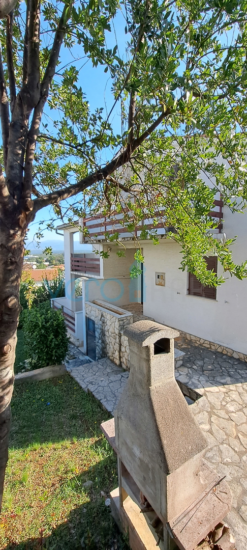 Njivice, otok Krk, samostojna hiša z zemljiščem in pogledom na morje, prodaja