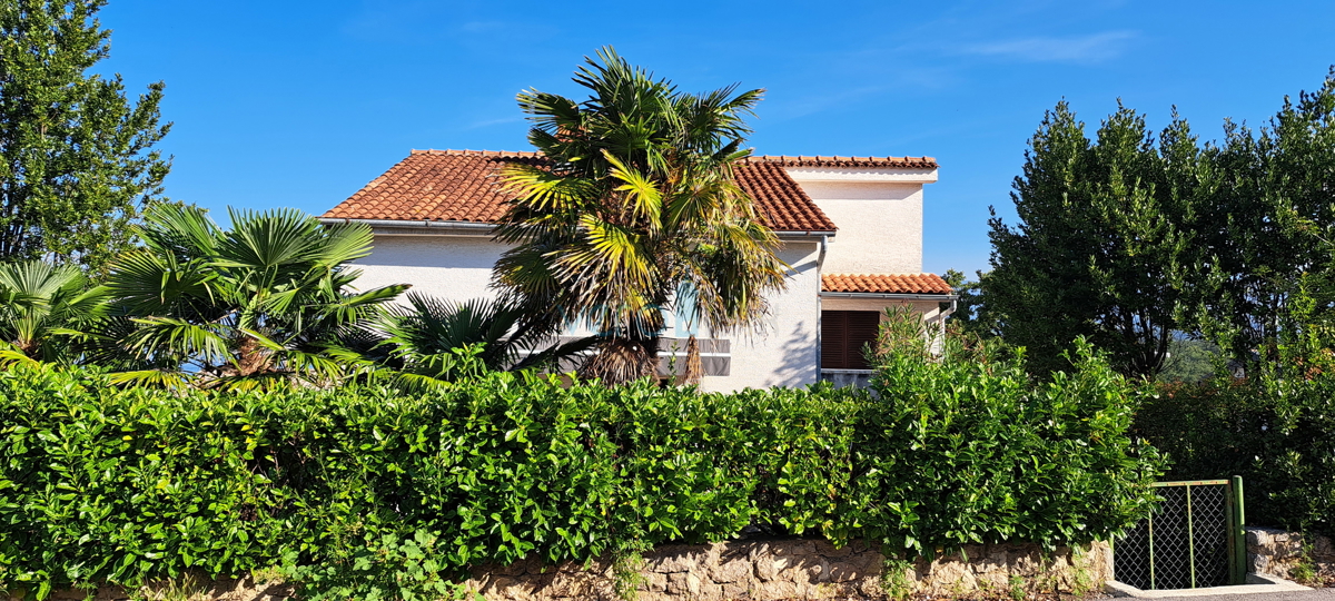 Njivice, otok Krk, samostojna hiša z zemljiščem in pogledom na morje, prodaja