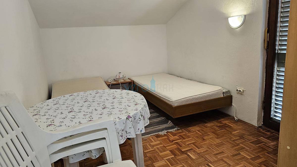 Njivice, otok Krk, Samostoječa hiša z dvoriščem in pogledom na morje, prodaja