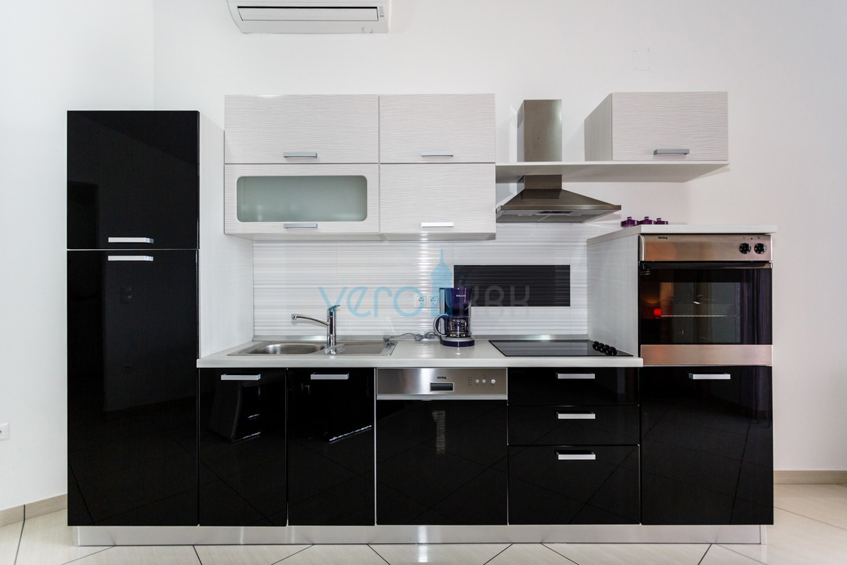 Otok Krk, Vrbnik, Mansardni apartma 70m2 s pogledom na morje, prodamo
