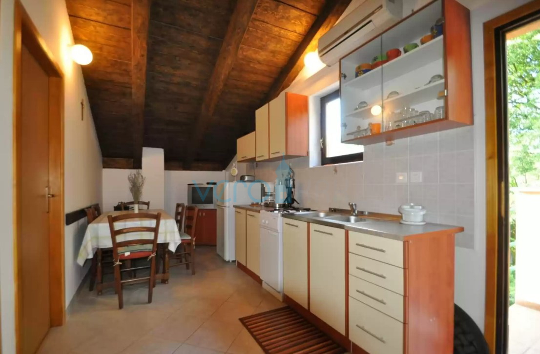 Otok Krk, Vrbnik, okolica, Samostojna hiša na veliki parceli v zelenju in miru, prodaja