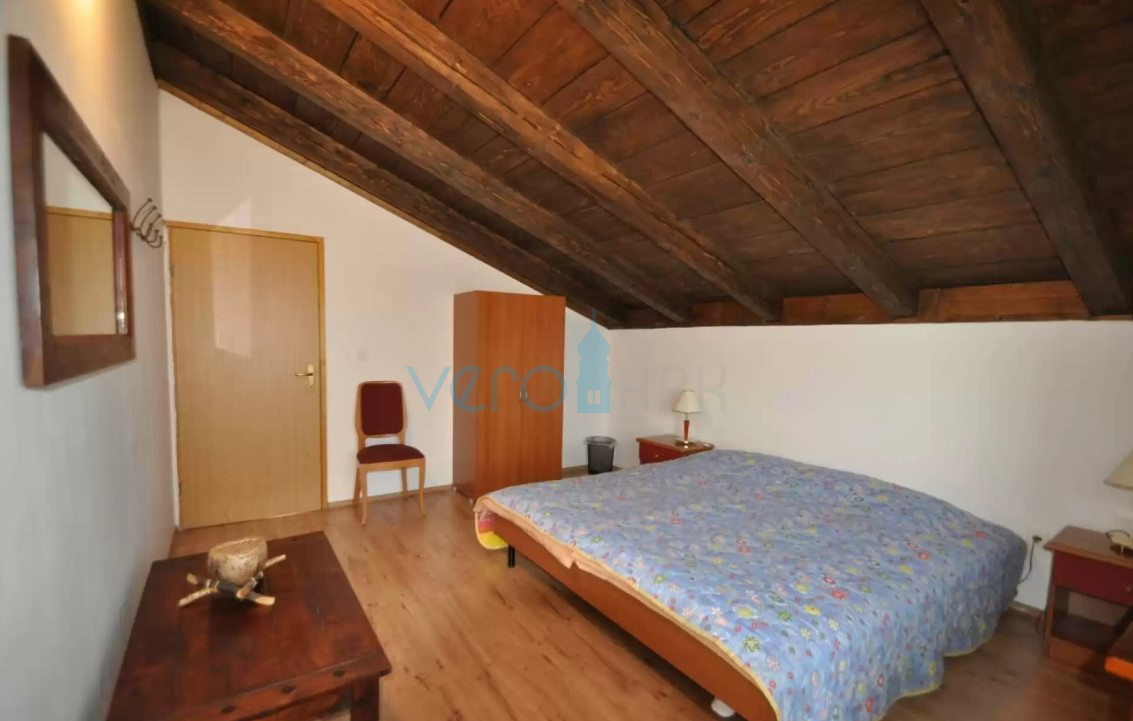 Otok Krk, Vrbnik, okolica, Samostojna hiša na veliki parceli v zelenju in miru, prodaja