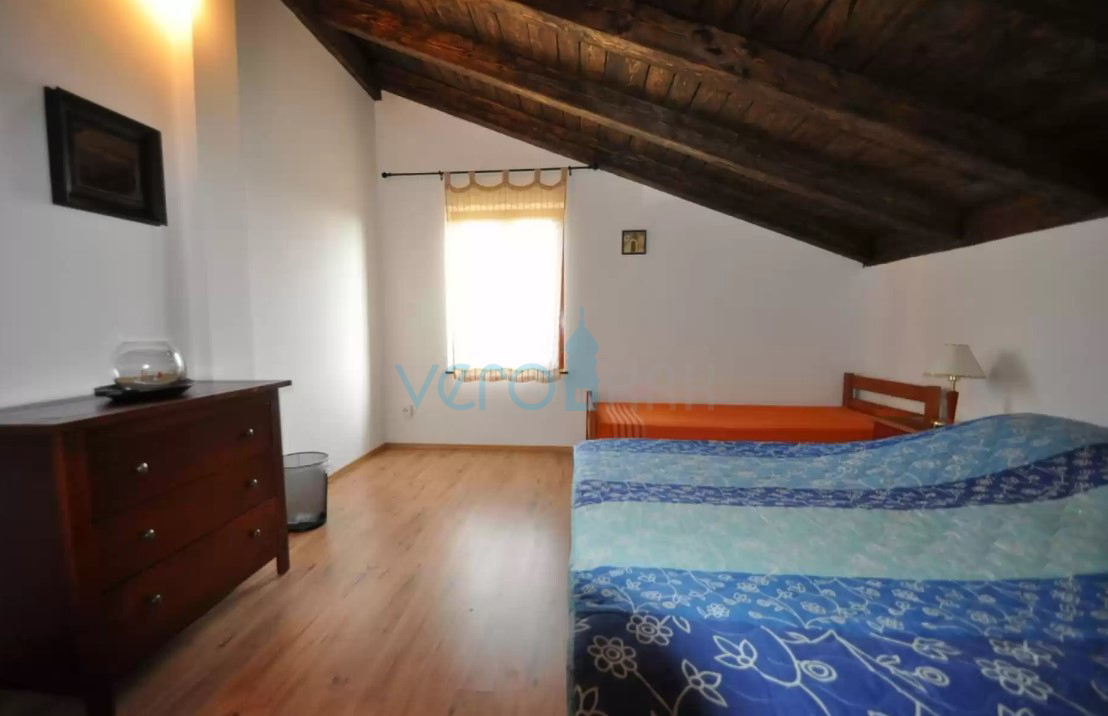 Otok Krk, Vrbnik, okolica, Samostojna hiša na veliki parceli v zelenju in miru, prodaja