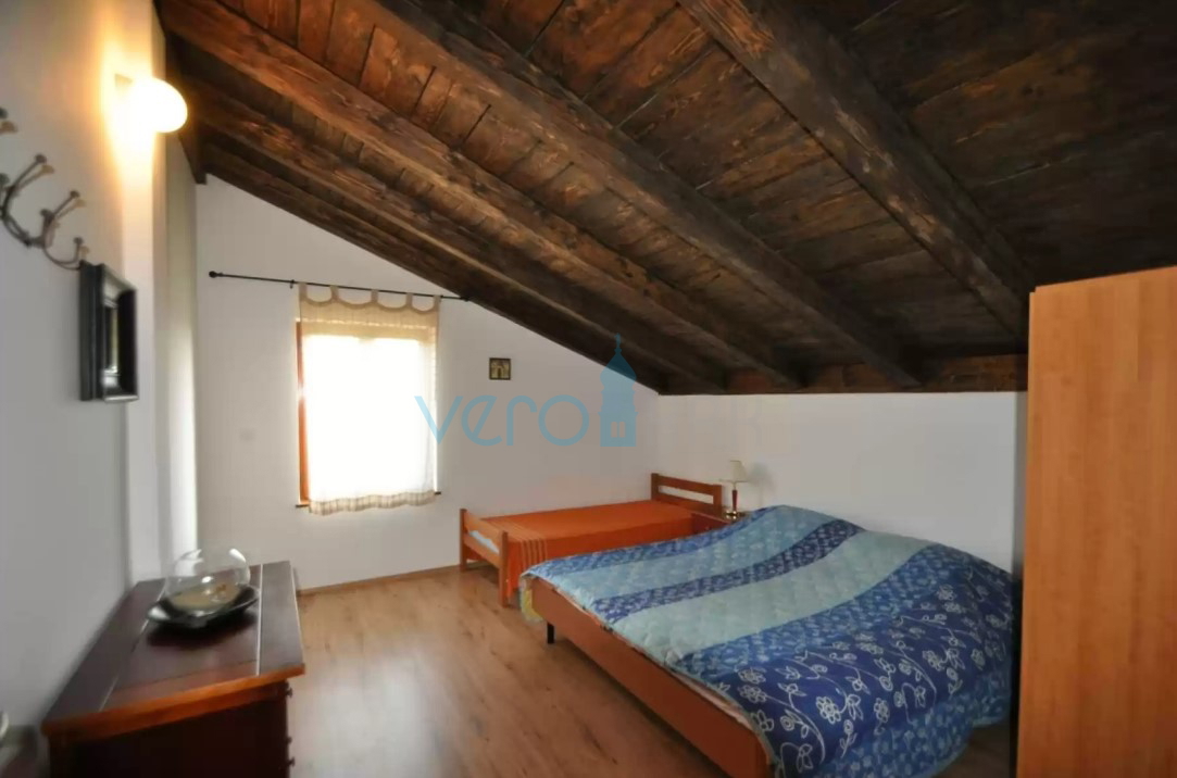 Otok Krk, Vrbnik, okolica, Samostojna hiša na veliki parceli v zelenju in miru, prodaja