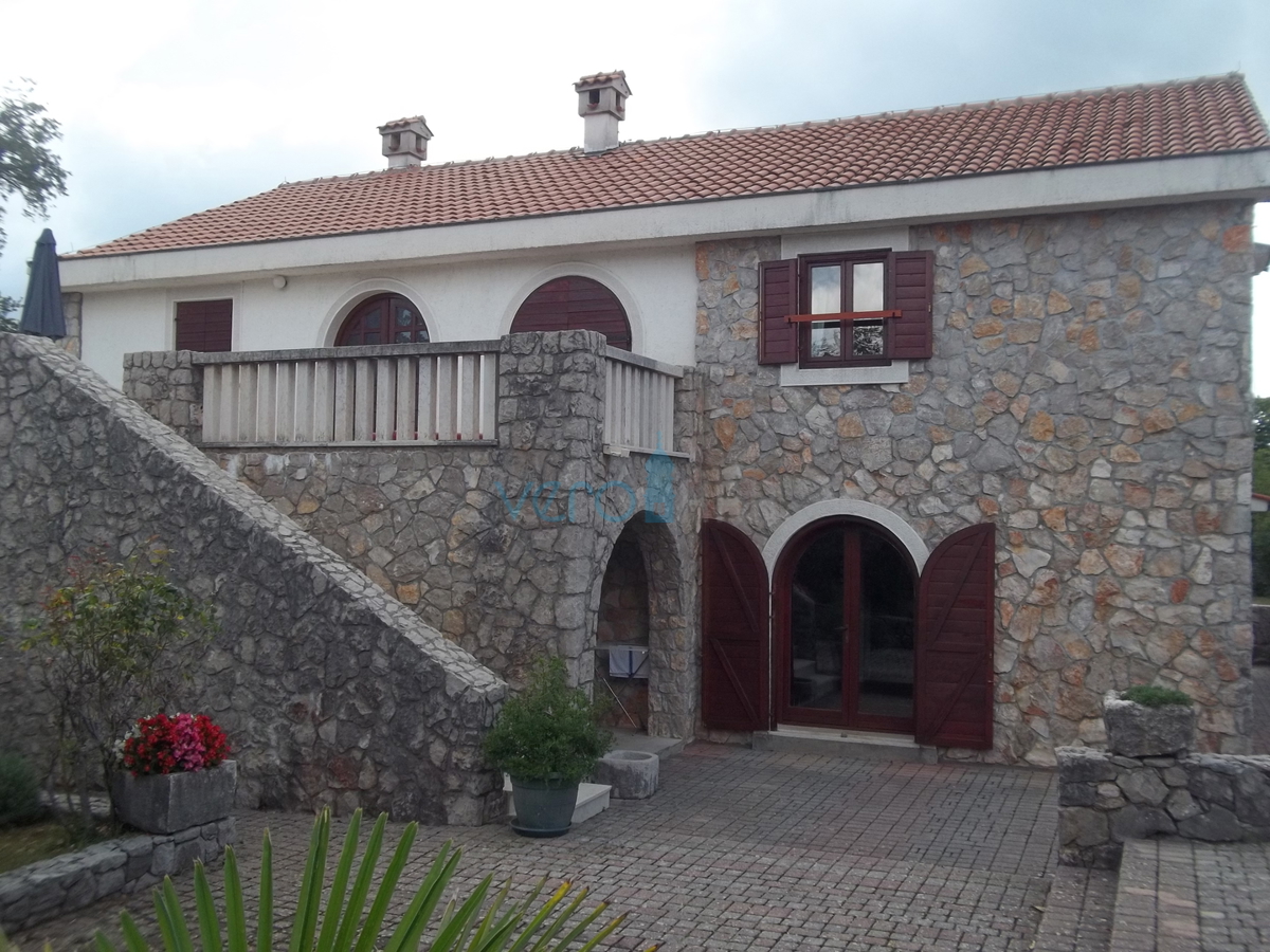 Otok Krk, Dobrinj, okolica, obnovljena kamnita hiša z velikim vrtom