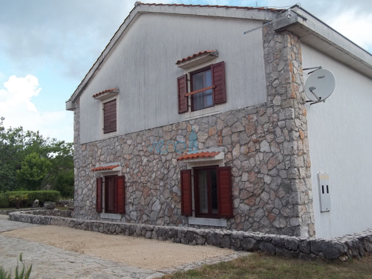 Otok Krk, Dobrinj, okolica, obnovljena kamnita hiša z velikim vrtom