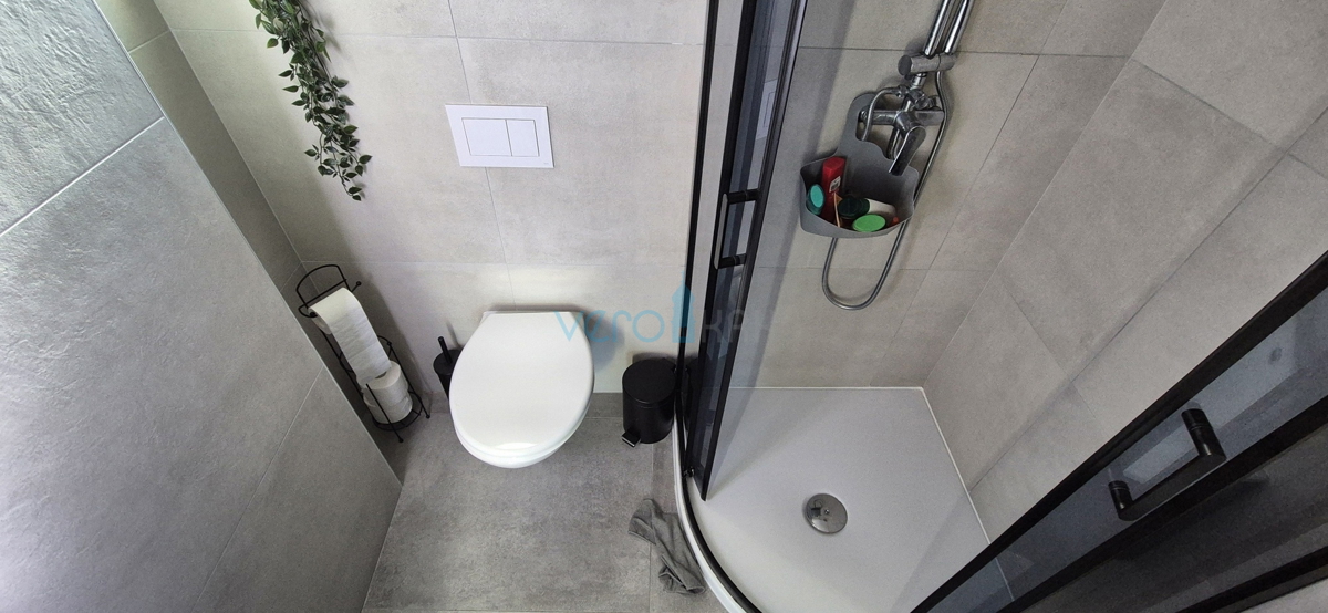 Otok Krk, Malinska, okolica, dvosobno stanovanje v pritličju, jacuzzija, zemljišče, prodaja
