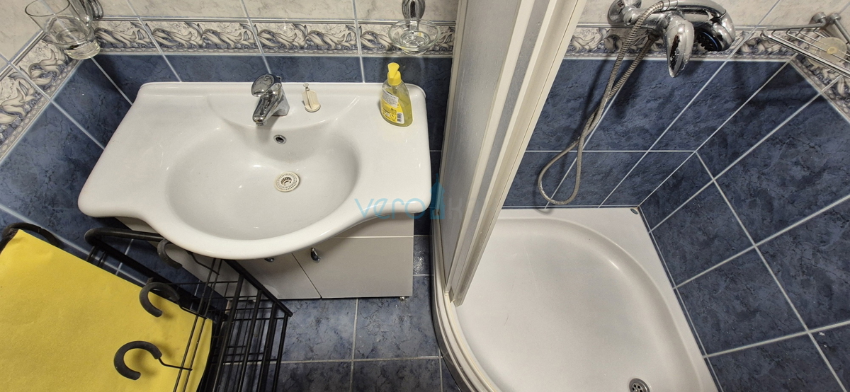 Mesto Krk, otok Krk, dvosobno stanovanje v nadstropju z razgledom, prodaja