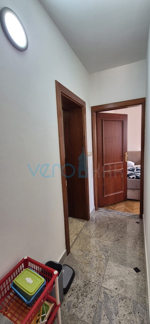 Mesto Krk, otok Krk, dvosobno stanovanje v 1. nadstropju, pogled na morje, prodaja