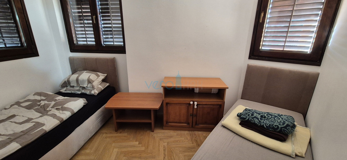 Mesto Krk, otok Krk, dvosobno stanovanje v 1. nadstropju, pogled na morje, prodaja