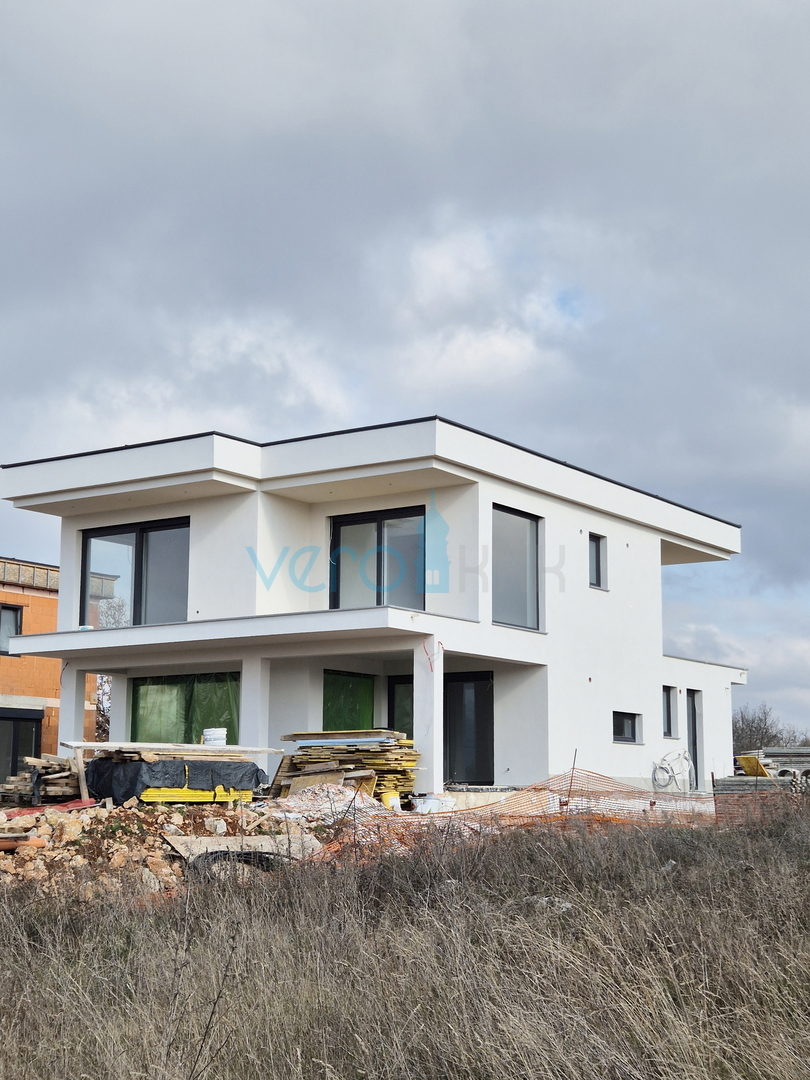 Otok Krk, mesto Krk, širša okolica, moderna vila s bazenom, prodaja