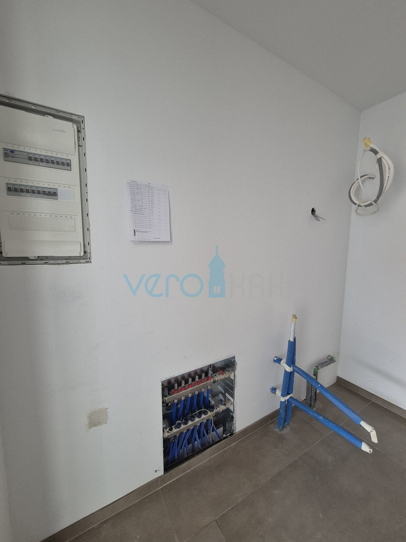 Otok Krk, mesto Krk, širša okolica, moderna vila s bazenom, prodaja