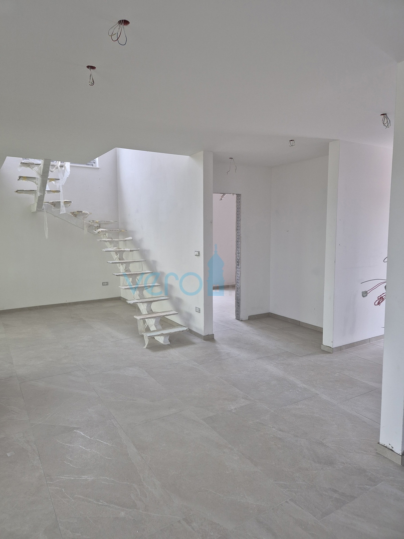 Otok Krk, mesto Krk, širša okolica, moderna vila s bazenom, prodaja