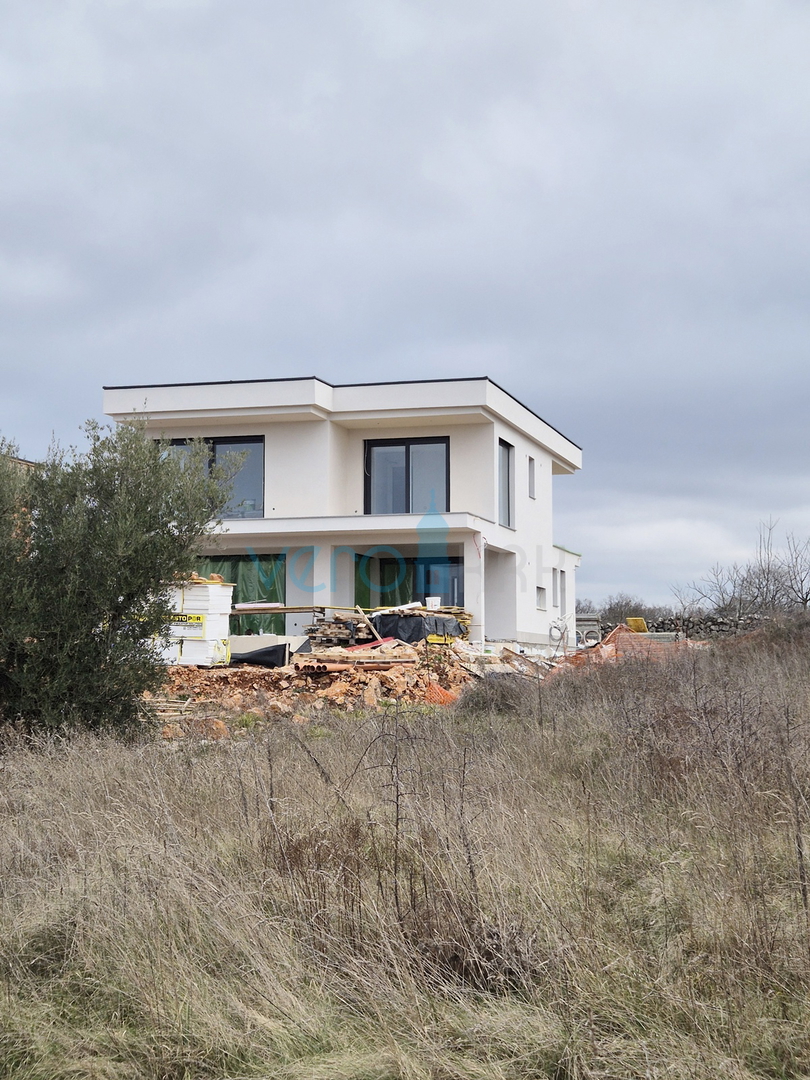 Otok Krk, mesto Krk, širša okolica, moderna vila s bazenom, prodaja