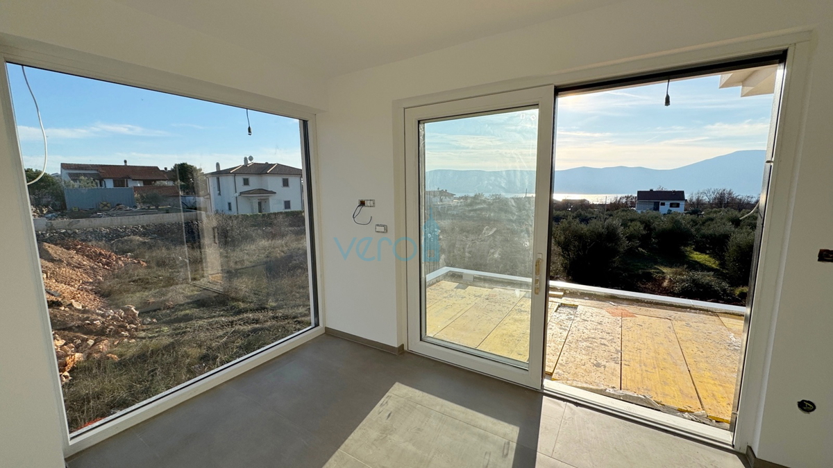 Otok Krk, mesto Krk, širša okolica, moderna vila s bazenom, prodaja