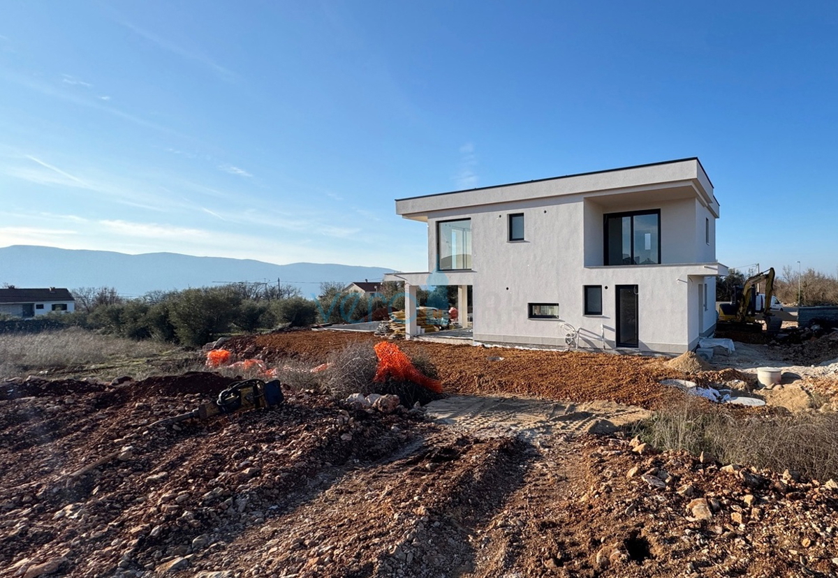 Otok Krk, mesto Krk, širša okolica, moderna vila s bazenom, prodaja