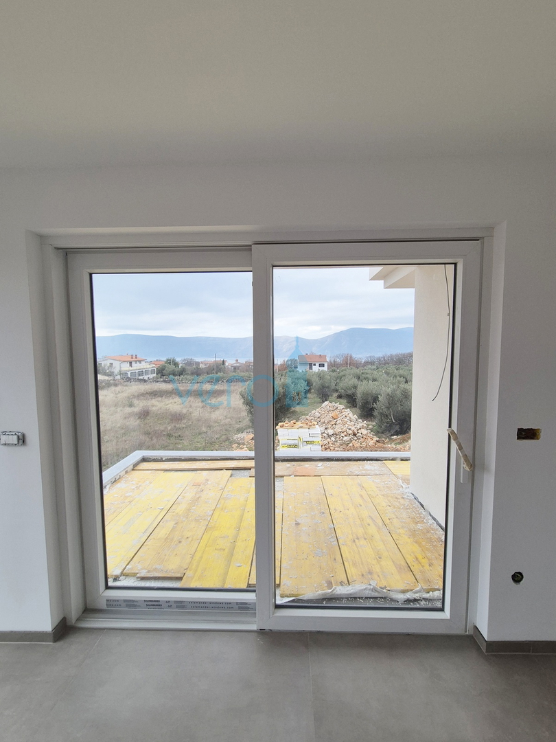 Otok Krk, mesto Krk, širša okolica, moderna vila s bazenom, prodaja