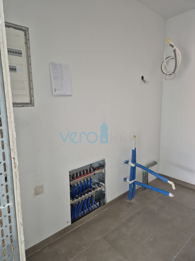 Otok Krk, mesto Krk, širša okolica, moderna vila s bazenom, prodaja