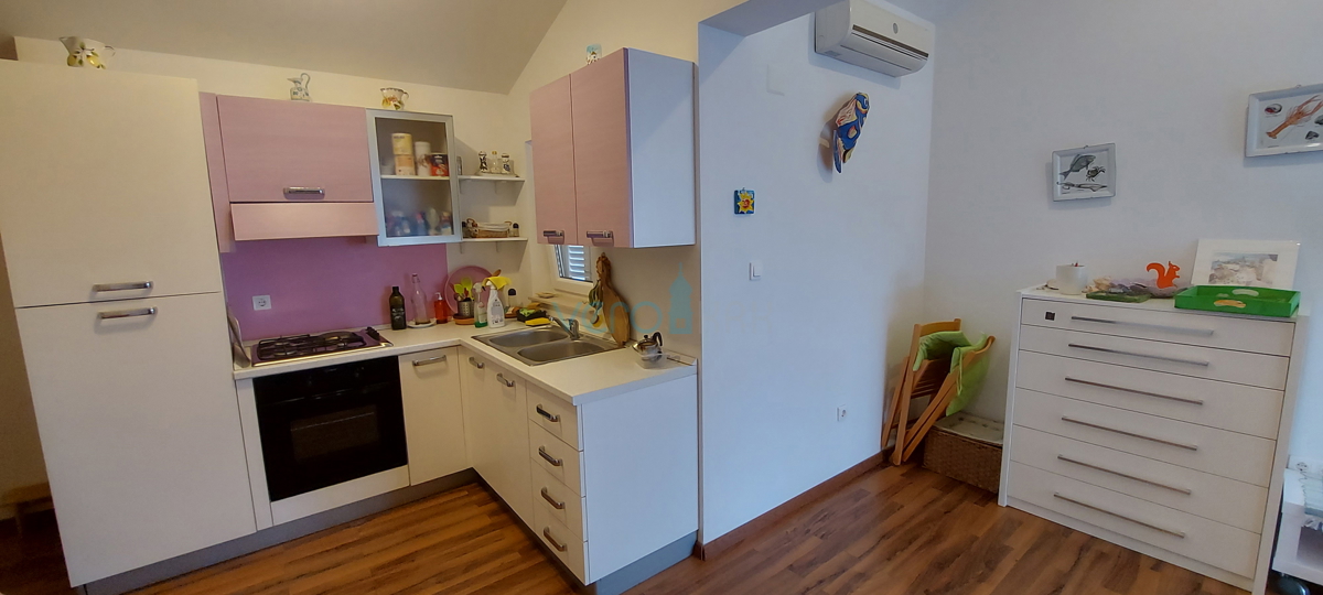 Šilo, otok Krk, stanovanje 44 m2, pogled na morje, bazen, prodaja