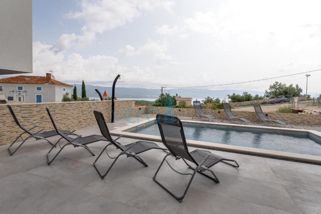 Vrbnik, okolica, dvojček, novogradnja, razgled, bazen, prodamo