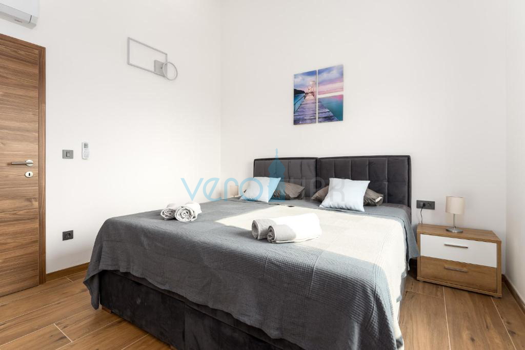 Vrbnik, okolica, dvojček, novogradnja, razgled, bazen, prodamo